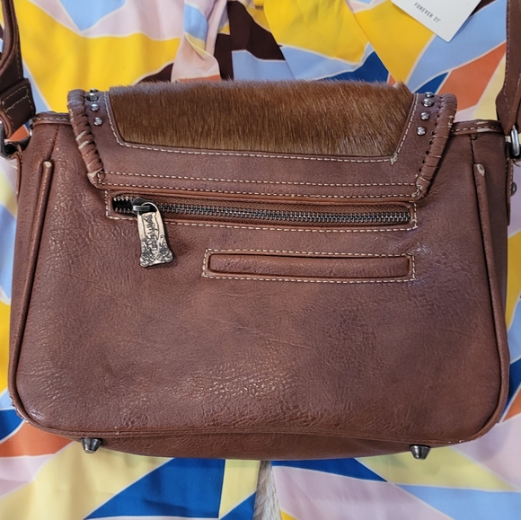 Trinity Ranch Crossbody 💛 - Picture 4 of 10